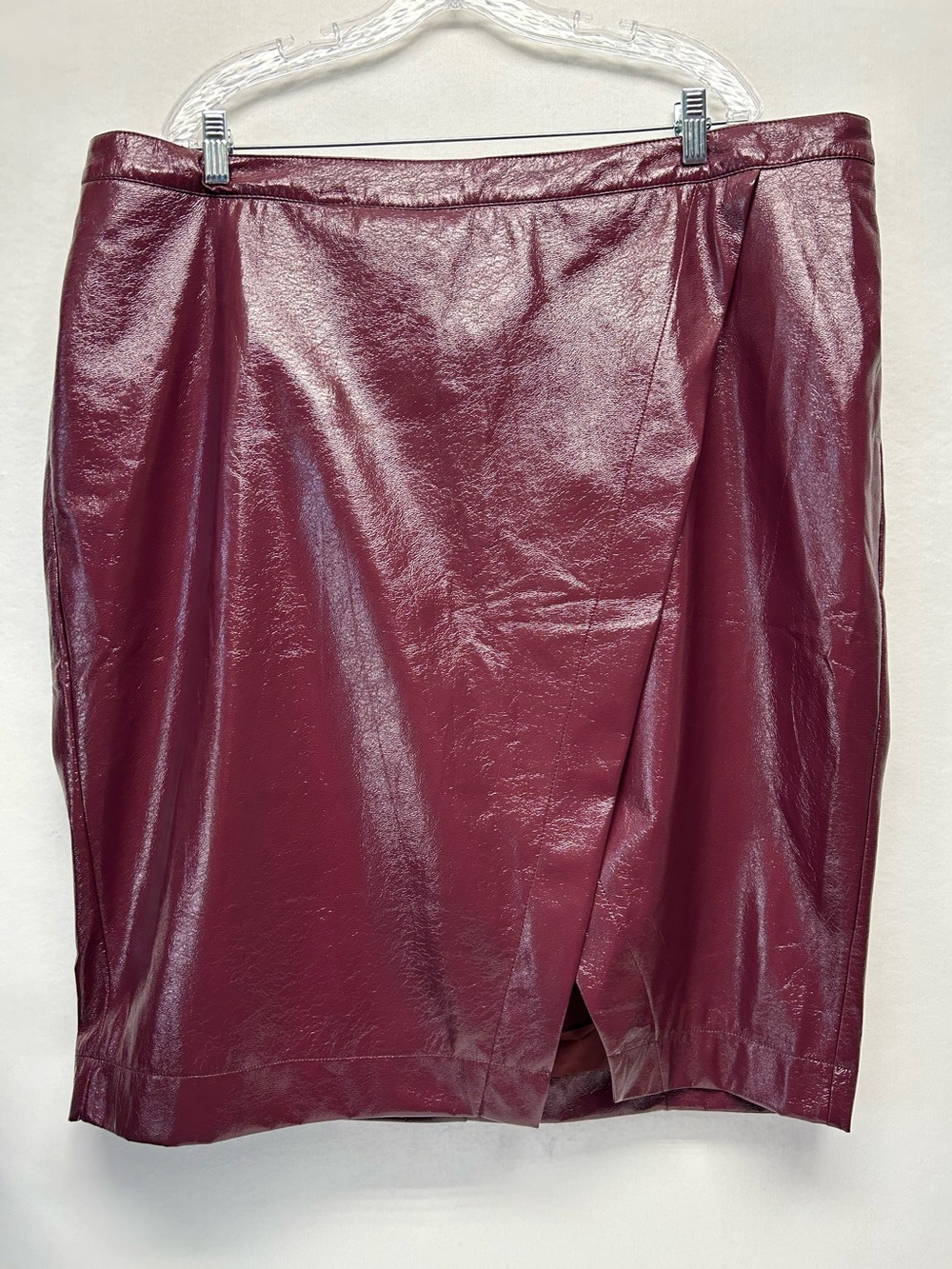 Womens Faux Leather Midi Skirt in Burgundy